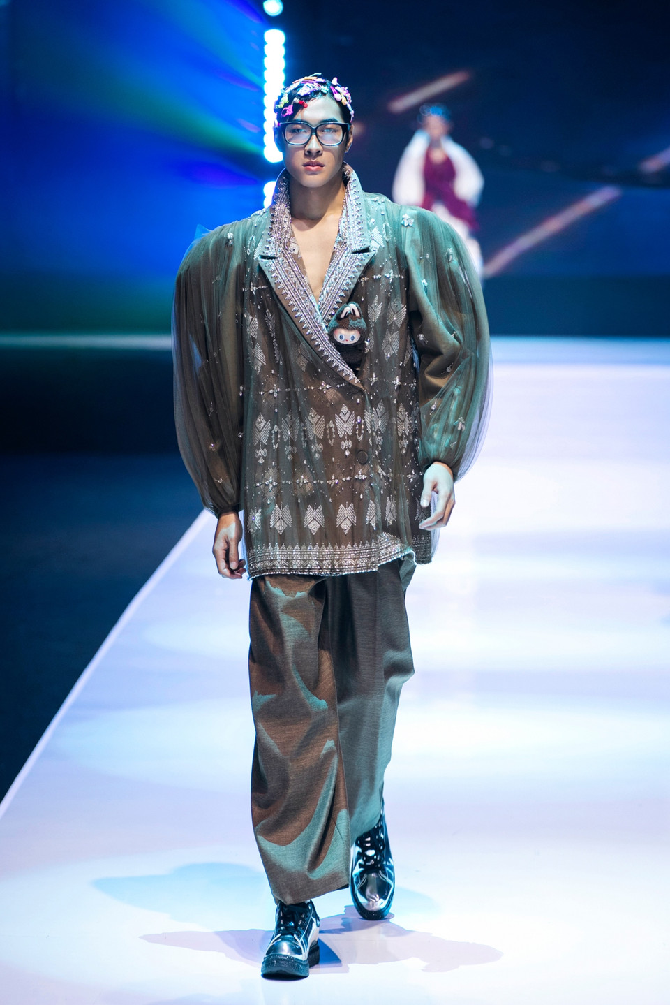 Những chú Labubu được khéo léo gắn trên các trang phục truyền tải một nguồn năng lượng tươi mới, khơi gợi sự vui tươi, tự do. (Ảnh: PV/Vietnam+)