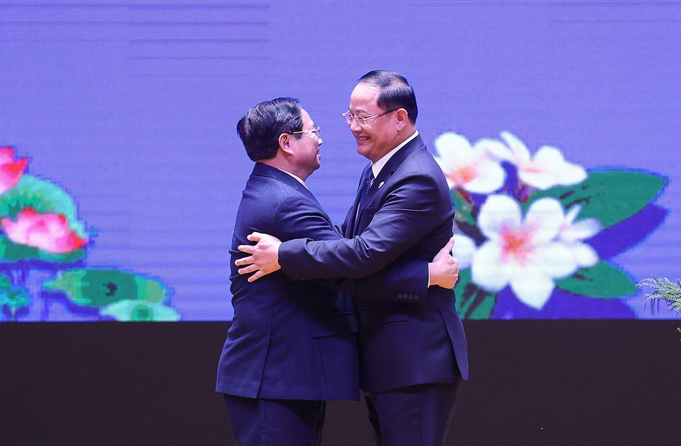 Thủ tướng Phạm Minh Chính và Thủ tướng Lào Sonexay Siphandone tại Lễ tổng kết. (Ảnh: Dương Giang/TTXVN)