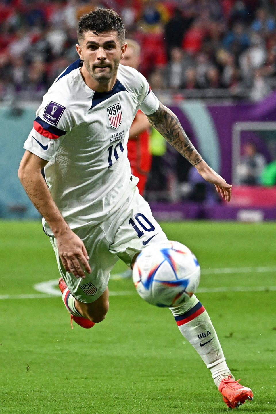 Christian Pulisic sinh năm 1998 luôn là cái tên được nhắc đến khi xếp hạng cầu thủ đẹp trai. Christian Pulisic được người hâm mộ đặt biệt danh là 'Captain America' (Đội trưởng Mỹ) bởi tài năng chơi bóng và quốc tịch của anh. (Ảnh: AFP/TTXVN)