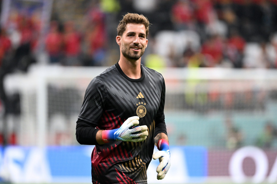 Kevin Trapp - thủ môn của đội tuyển Đức đang chơi cho câu lạc bộ Bundesliga Eintracht Frankfurt và đội tuyển quốc gia Đức. Anh đã nhiều lần góp mặt trong World Cup và vẫn luôn là thủ thành đẹp trai được nhiều người hâm mộ chú ý. (Ảnh: AFP/TTXVN)