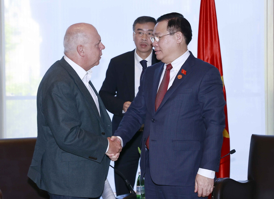 Chủ tịch Quốc hội Vương Đình Huệ tiếp Bộ trưởng Bộ Ngân khố bang Victoria Tim Pallas. (Ảnh: Doãn Tấn/TTXVN)