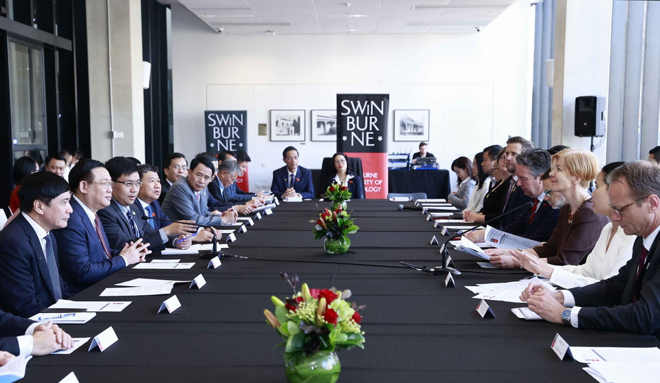 Chủ tịch Quốc hội Vương Đình Huệ thăm Đại học Swinburne, Australia. (Ảnh: Doãn Tấn/TTXVN)