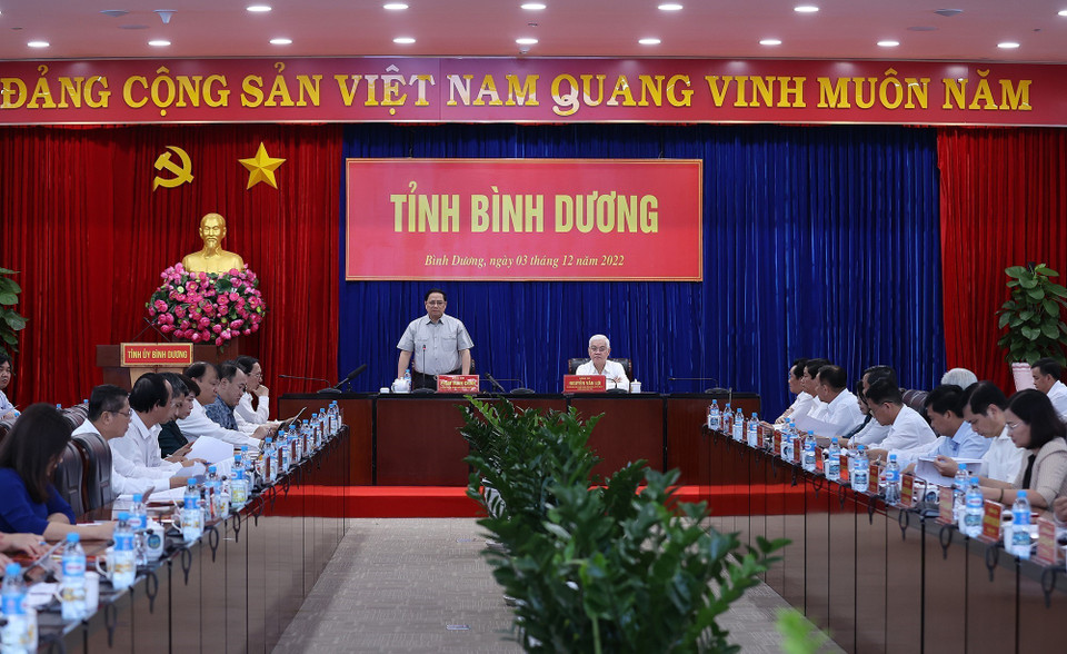 Thủ tướng Phạm Minh Chính làm việc với Ban Thường vụ Tỉnh uỷ Bình Dương về phát triển kinh tế-xã hội, quốc phòng-an ninh năm 2022, phương hướng nhiệm vụ năm 2023 và tình hình giải ngân vốn đầu tư công và Chương trình phục hồi và phát triển kinh tế và dự án đường cao tốc Hồ Chí Minh-Thủ Dầu Một-Chơn Thành. (Ảnh: Dương Giang/TTXVN)