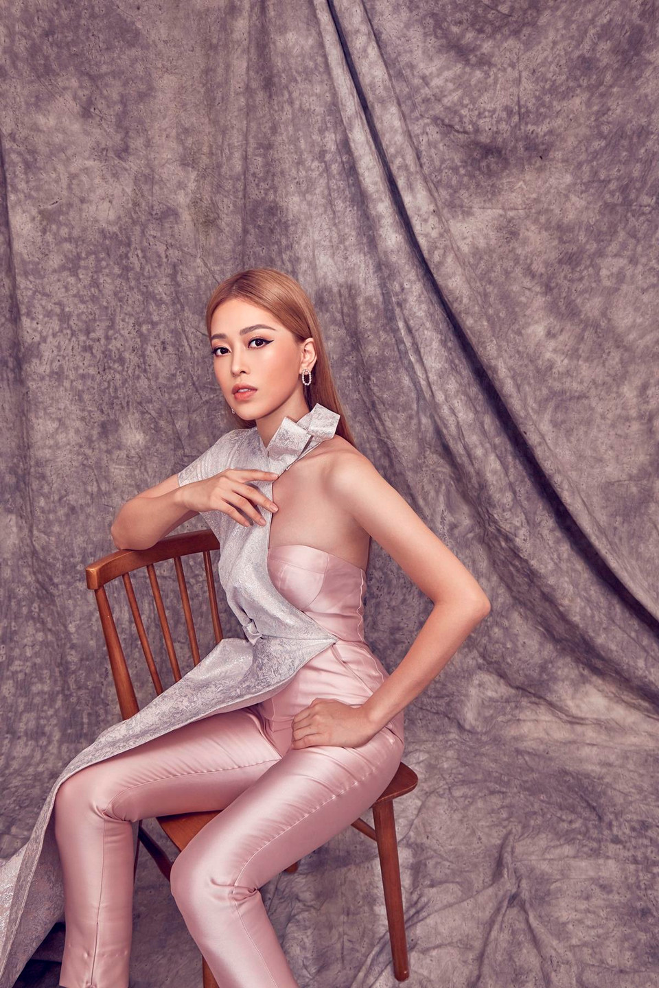 Á hậu Phương Nga từng xuất hiện với vai trò người dẫn chương trình tại nhiều sự kiện lớn. Với lối dẫn dắt linh hoạt, thông minh, nàng Á hậu nhận được nhiều lời khen của khán giả dành cho sự cố gắng của cô. (Ảnh: Hoàng Phúc/Vietnam+)