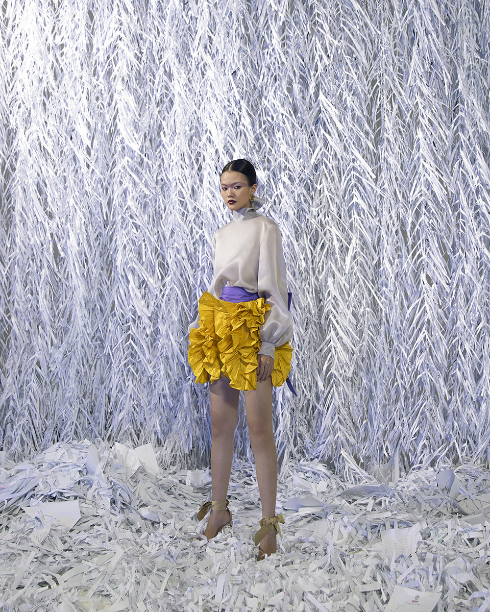 Ngoài ra, bộ sưu tập cũng tập trung vào những nét đẹp người phụ nữ: nữ quyền, tự do, mạnh mẽ, phóng khoáng. (Ảnh: Vietnam+)