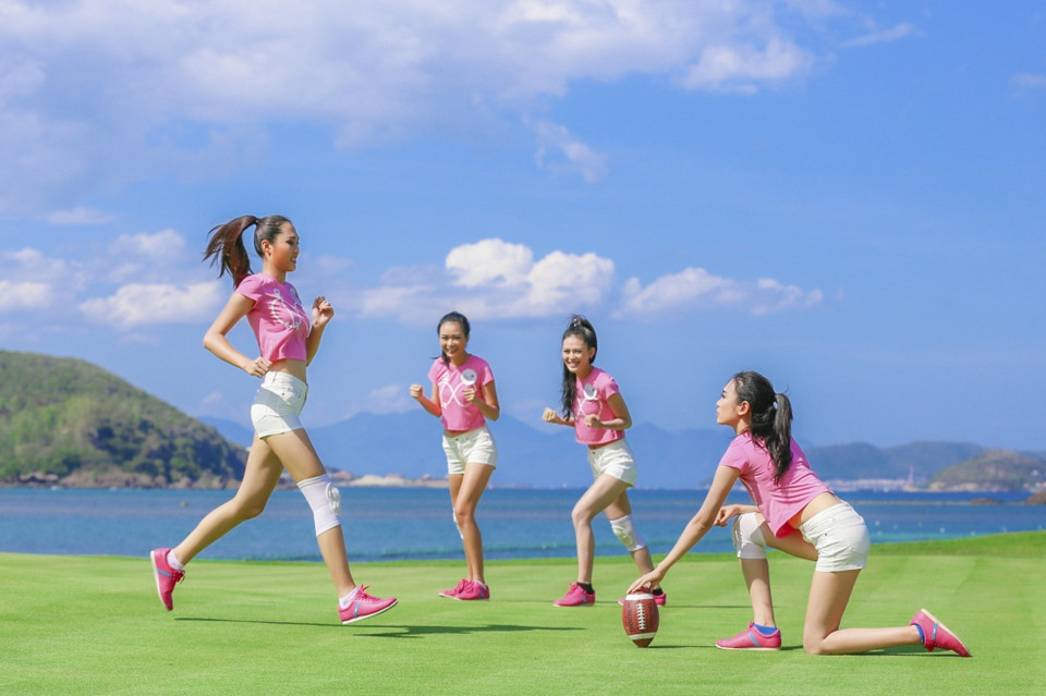 Bóng bầu dục là một chưa phổ biến tại Việt Nam, nên các cô gái ban đầu khá bỡ ngỡ. (Ảnh: BTC)