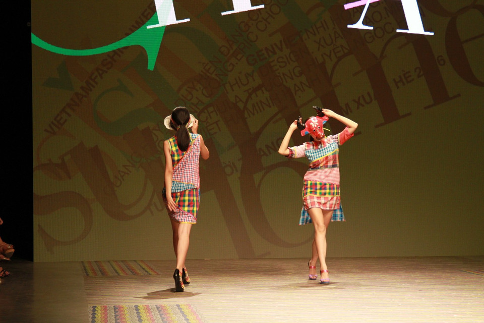 Sử dụng sắc màu mạnh, đối lập và tạo khối là sở trường của Chula.