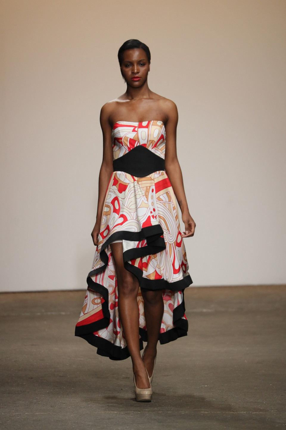 Sau buổi diễn, nhà thiết kế Lương Minh Sơn nhận được lời mời phỏng vấn cho trang báo nước ngoài với bài viết 'Vietnamese silk heads to New York Catwalk.' (Ảnh: Nolchashows)