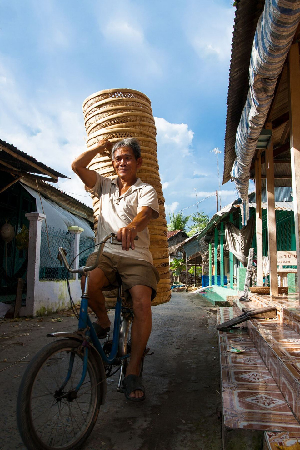 Những chiếc rổ tre là vật dụng thiết yếu trong đời sống của người dân Cần Thơ. (Ảnh: Anh Tùng/Vietnam+)