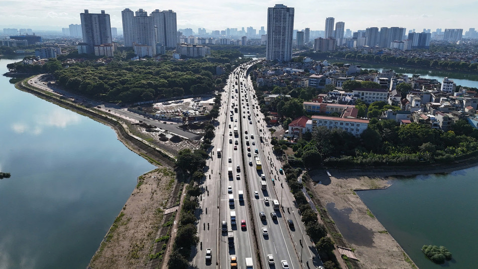 Khu vực đường Vành đai 3 đoạn qua hồ Linh Đàm, các phương tiện di chuyển thuận lợi. (Ảnh: Hoài Nam/Vietnam+)