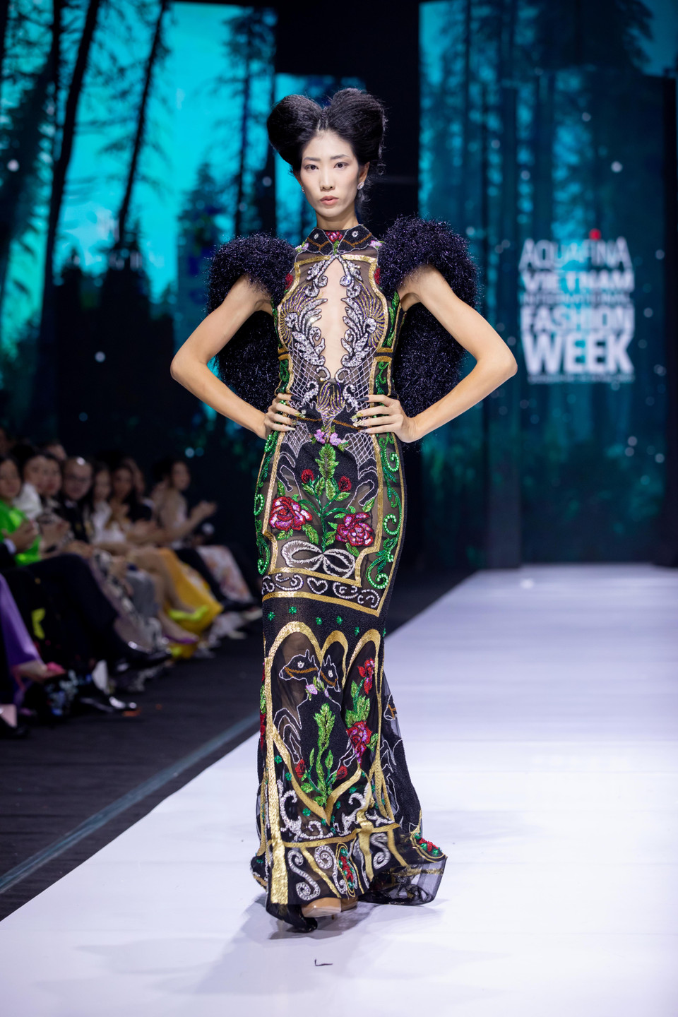 Thiết kế trong bộ sưu tập 'Bướm hoang'. (Ảnh: CTV/Vietnam+)