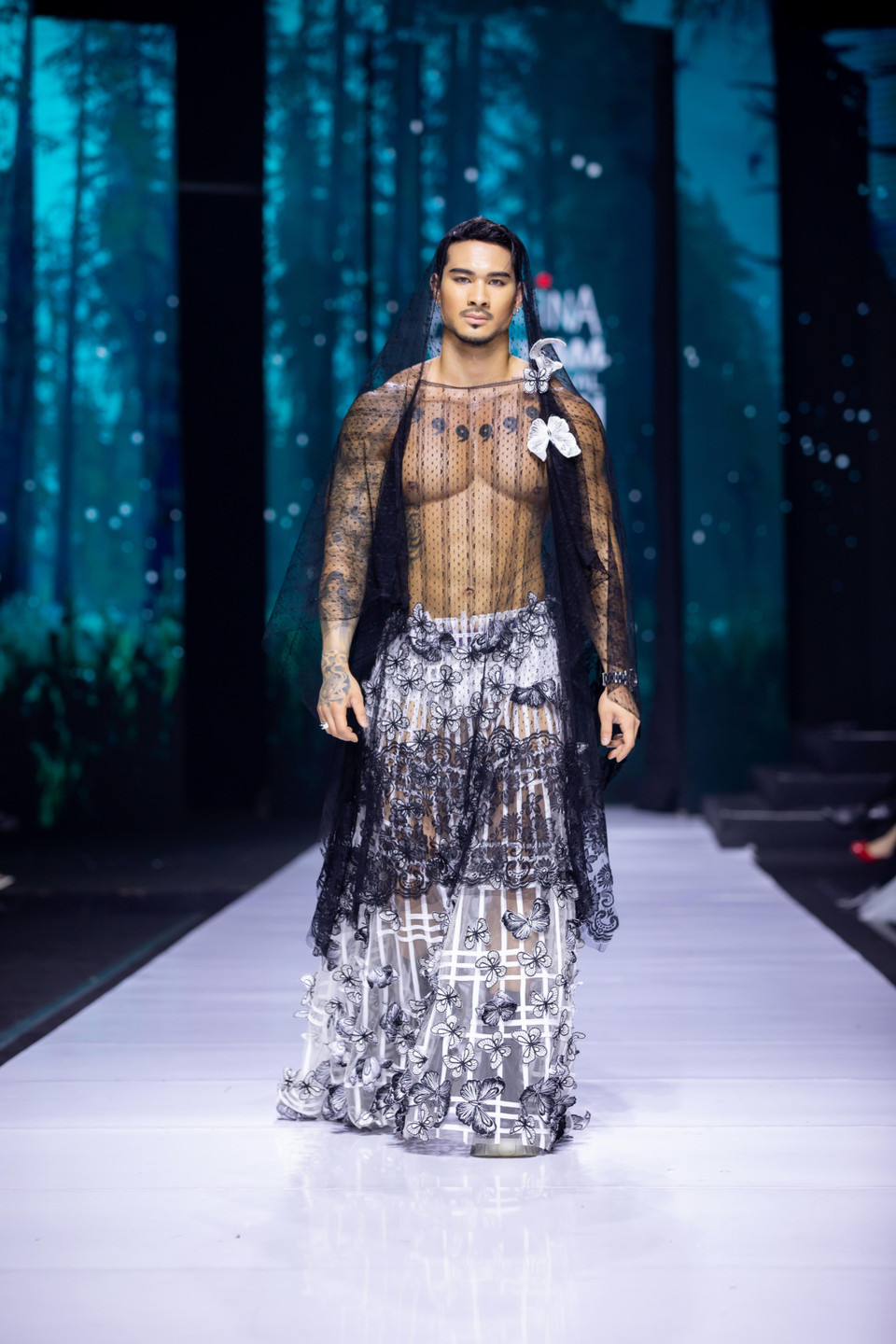 Thiết kế trong bộ sưu tập 'Bướm hoang'. (Ảnh: CTV/Vietnam+)