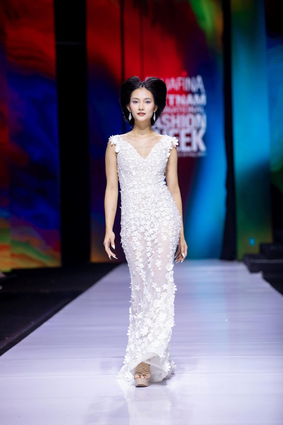 Thiết kế trong bộ sưu tập 'Bướm hoang'. (Ảnh: CTV/Vietnam+)