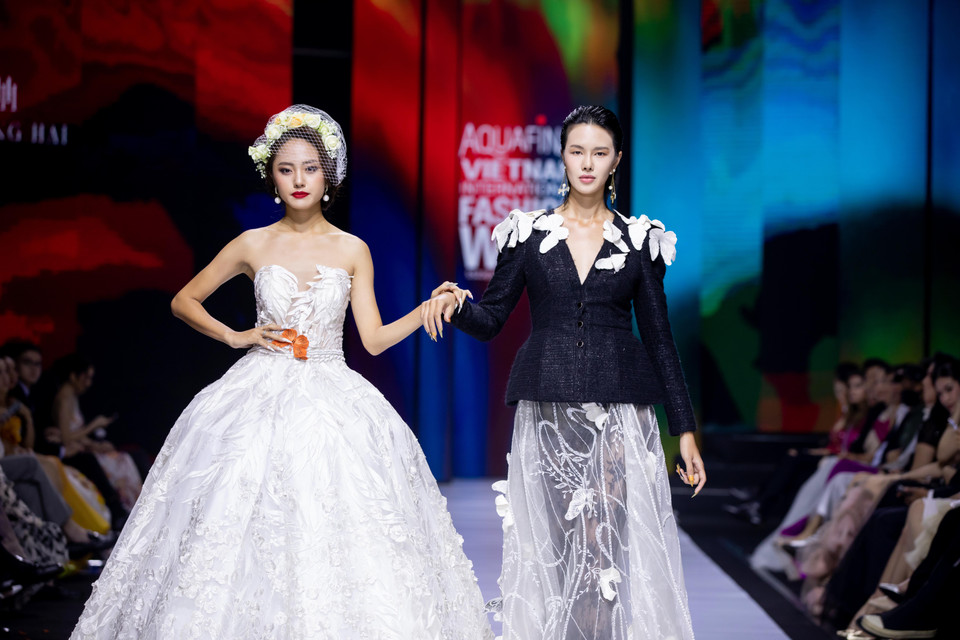 Thiết kế trong bộ sưu tập 'Bướm hoang'. (Ảnh: CTV/Vietnam+)