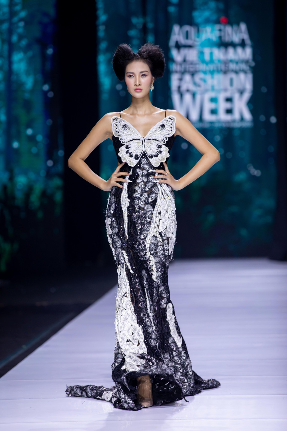 Thiết kế trong bộ sưu tập 'Bướm hoang'. (Ảnh: CTV/Vietnam+)