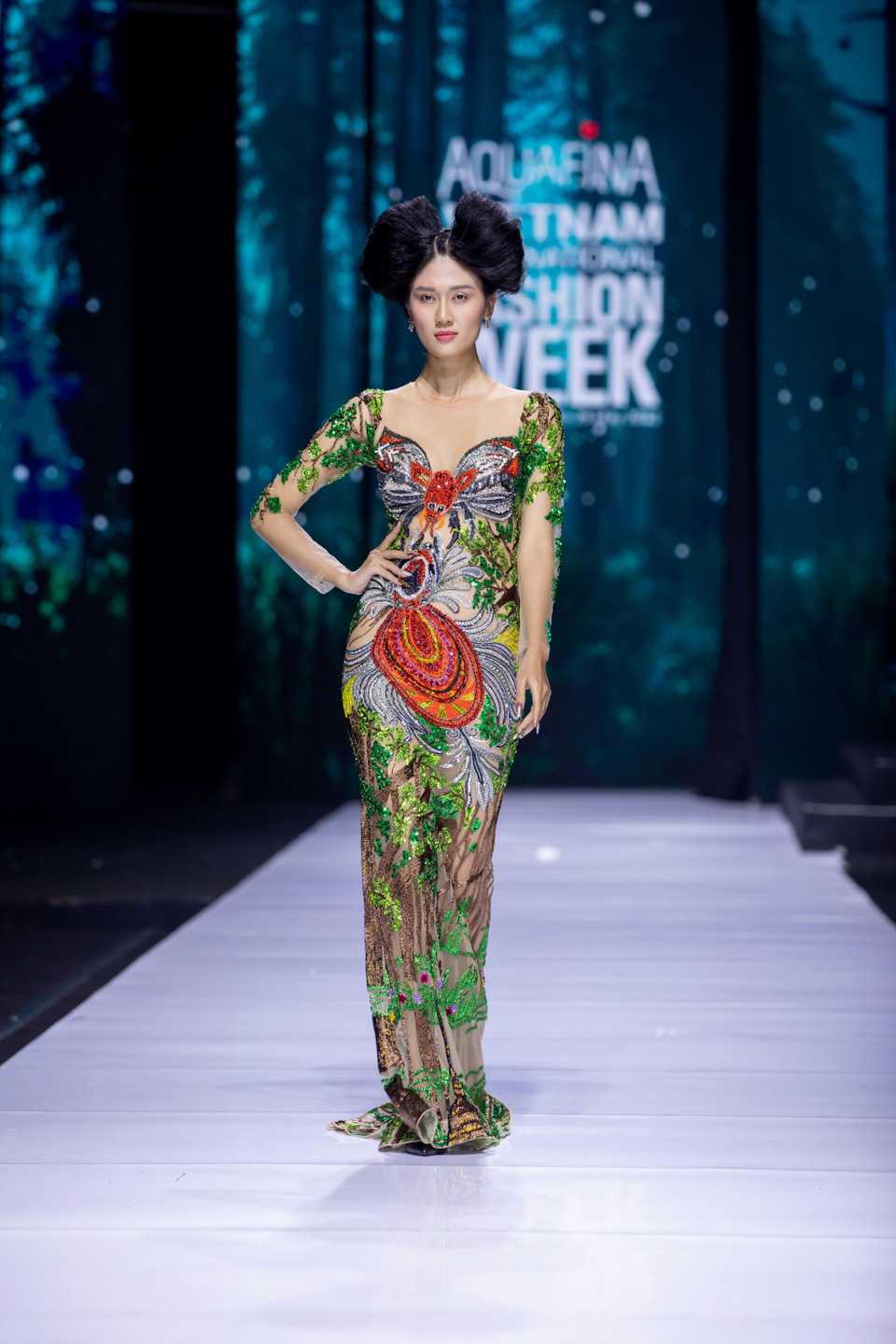 Thiết kế trong bộ sưu tập 'Bướm hoang'. (Ảnh: CTV/Vietnam+)