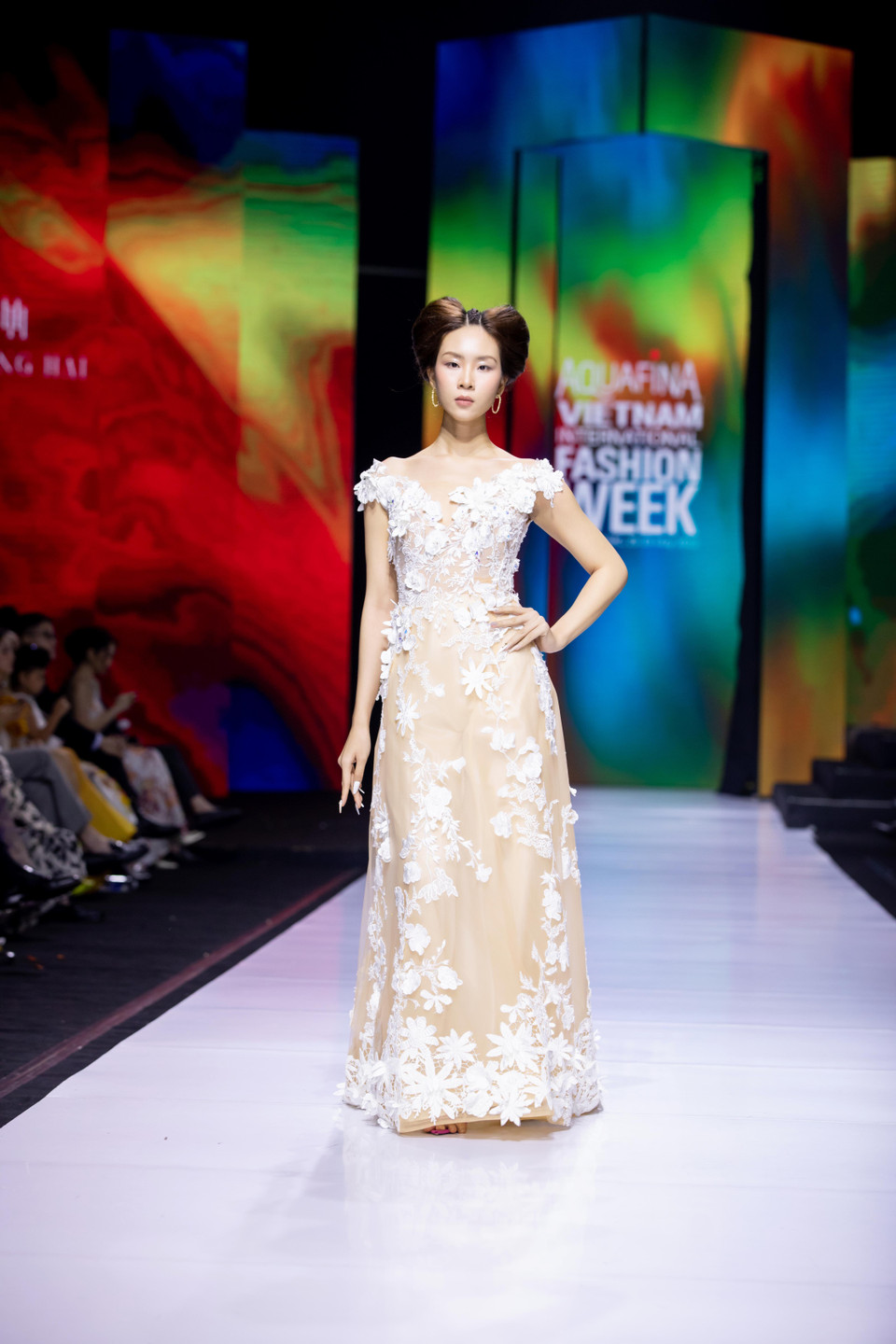 Thiết kế trong bộ sưu tập 'Bướm hoang'. (Ảnh: CTV/Vietnam+)