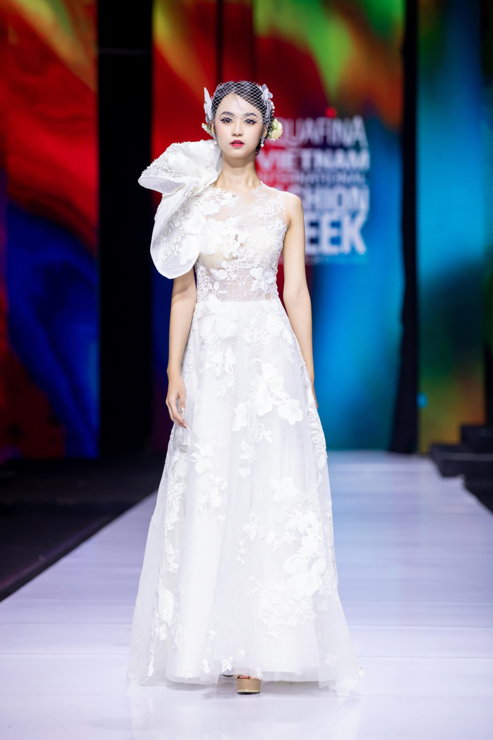 Thiết kế trong bộ sưu tập 'Bướm hoang'. (Ảnh: CTV/Vietnam+)