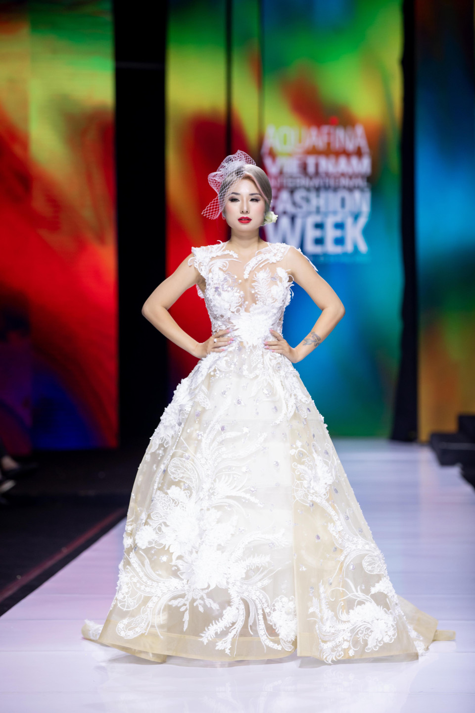 Thiết kế trong bộ sưu tập 'Bướm hoang'. (Ảnh: CTV/Vietnam+)