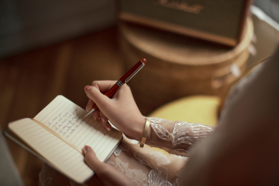 Nàng hậu còn hé lộ vài dòng nhật ký gửi đến chồng. (Ảnh: CTV/Vietnam+)