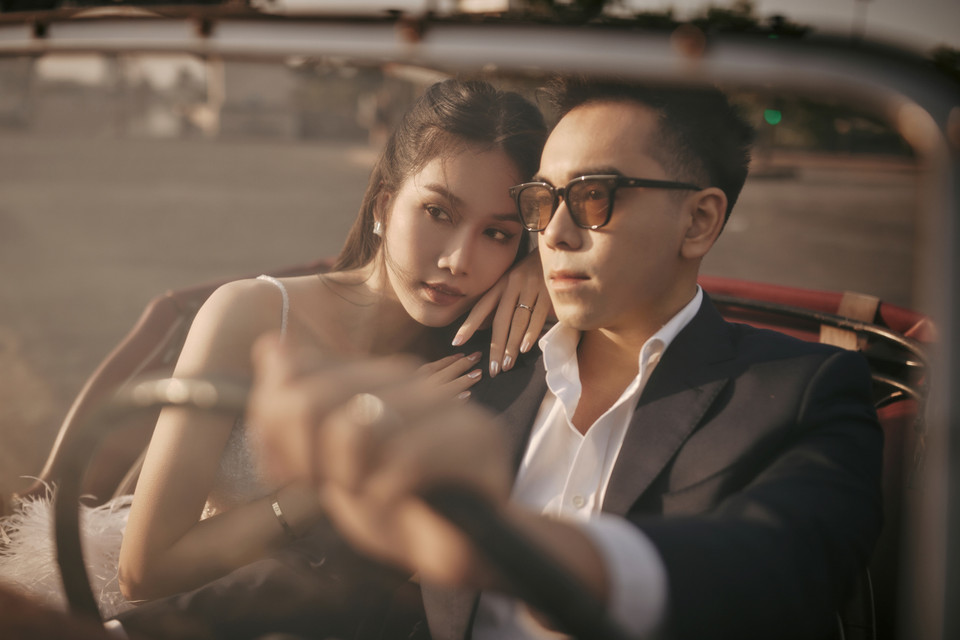 Cô dâu hé lộ: ‘Sở dĩ chúng tôi chọn Pháp là nơi chụp ảnh cưới vì lần đầu anh Đức bắt chuyện với Phương Anh là hỏi chỗ học tiếng Pháp tại Sài Gòn. Mặc dù trước đó anh đã học tiếng Pháp được 2 năm rồi nhưng vì lấy cớ nói chuyện nên hỏi đại. Sau này khi chọn chỗ chụp ảnh cưới thì hai đứa nghĩ ngay đến Pháp là vì thế.’ (Ảnh: CTV/Vietnam+)