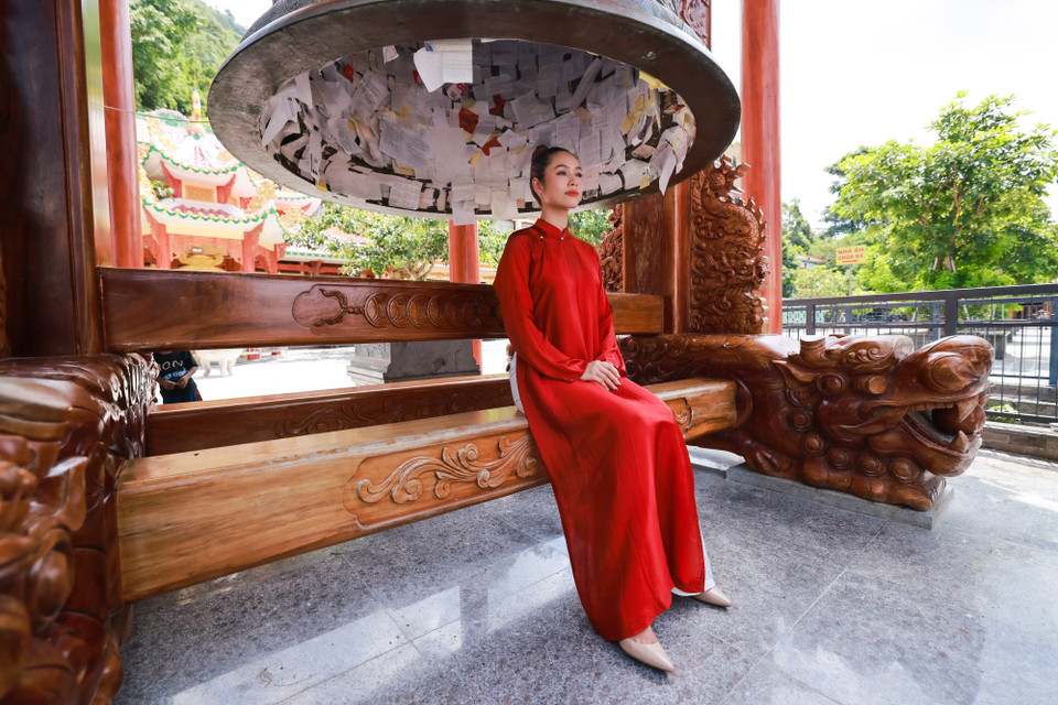 Chùa Bà Đen Tây Ninh tọa lạc trên ngọn núi được mệnh danh là 'nóc nhà Đông Nam Bộ'. Chùa được du khách thập phương biết đến với những truyền thuyết ly kỳ và phong cảnh hữu tình. (Ảnh: CTV/Vietnam+)