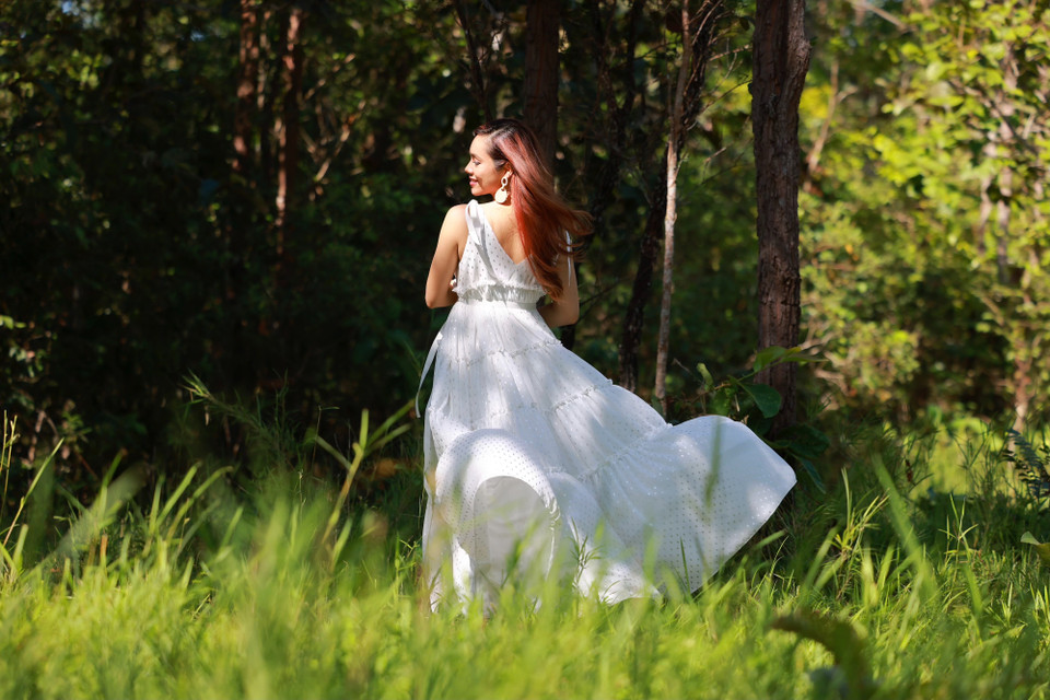 Á hậu Hoàng My đã có cả một buổi để đắm mình mê mải trong vườn Quốc gia Lò Gò - Xa Mát. (Ảnh: CTV/Vietnam+)