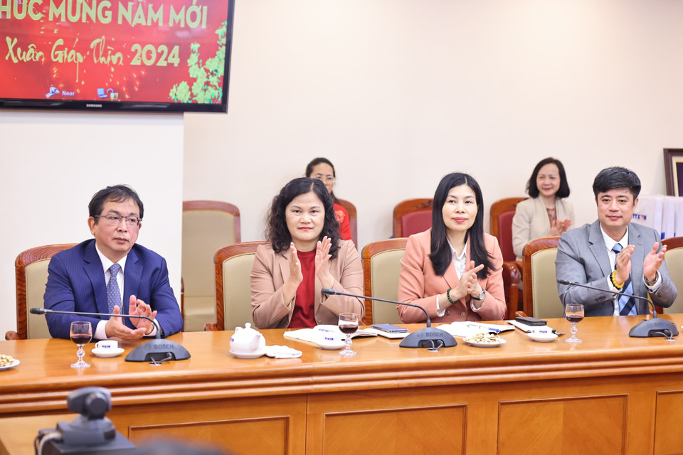 Các đại biểu đại diện của TTXVN dự buổi làm việc. (Ảnh: Minh Đức/TTXVN)