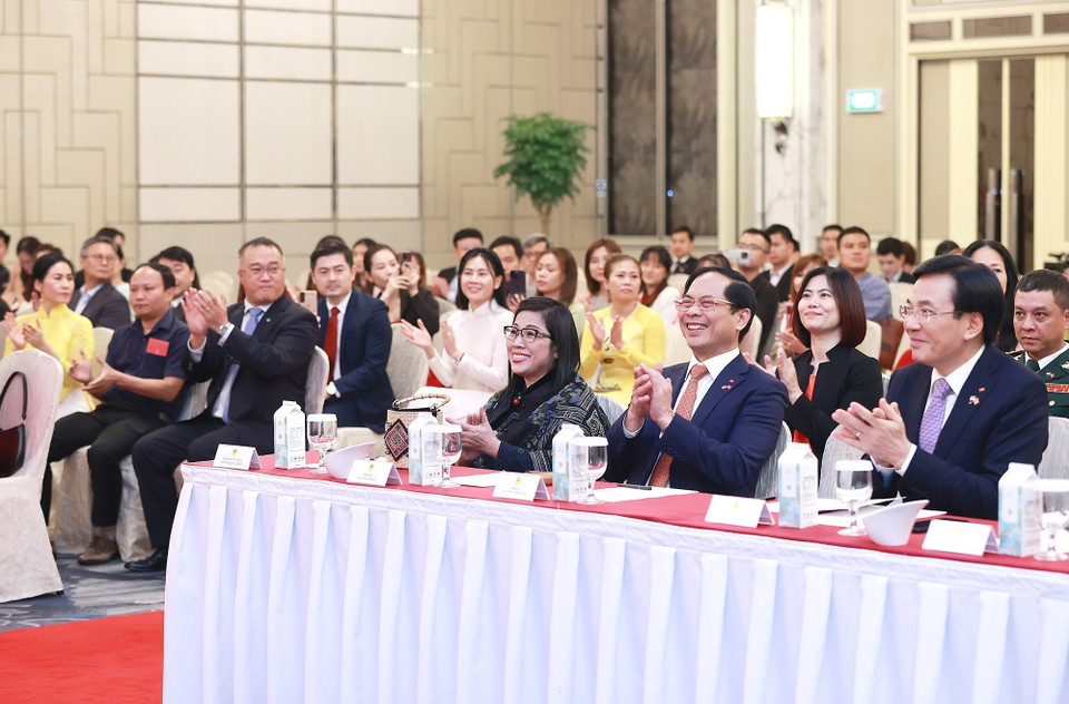 Phu nhân Lê Thị Bích Trân và các thành viên Đoàn đại biểu cấp cao Việt Nam tham dự buổi gặp. (Ảnh: Dương Giang/TTXVN)