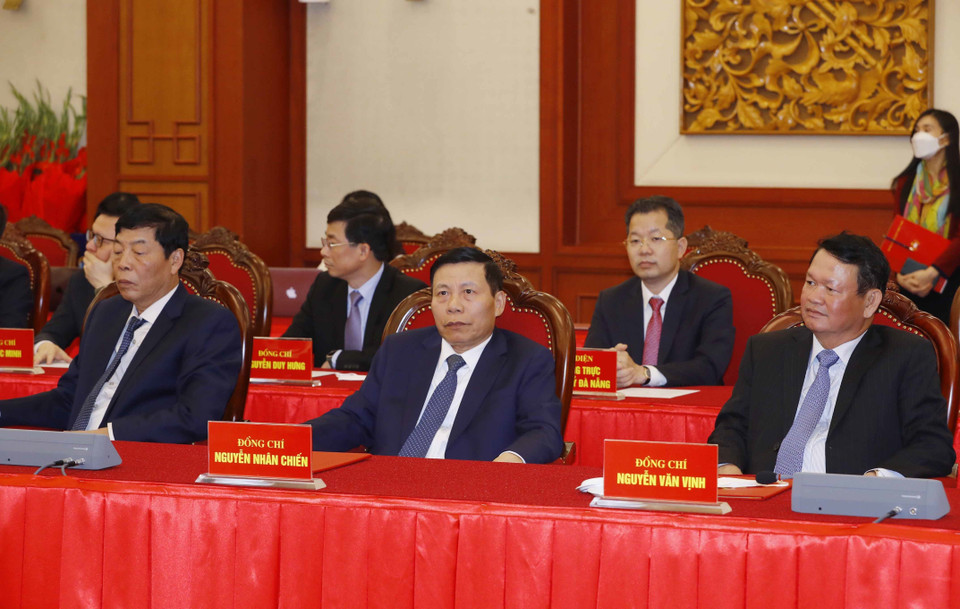 Các Ủy viên Trung ương Đảng khóa XII không tái cử khóa XIII dự hội nghị. (Ảnh: Phương Hoa/TTXVN)