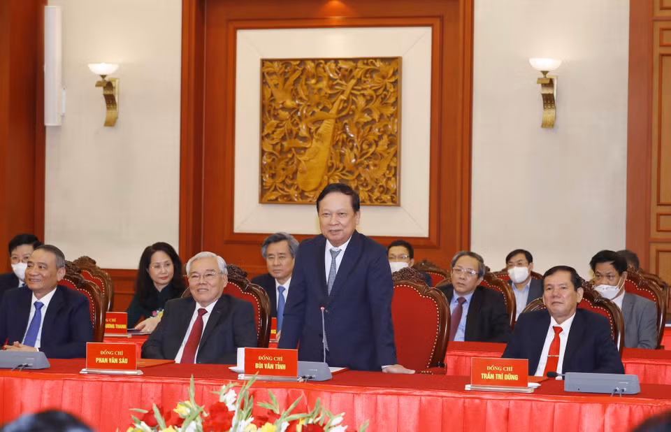 Ông Bùi Văn Tỉnh, nguyên Ủy viên Trung ương Đảng, nguyên Bí thư Tỉnh ủy Hòa Bình phát biểu tại hội nghị. (Ảnh: Phương Hoa/TTXVN)