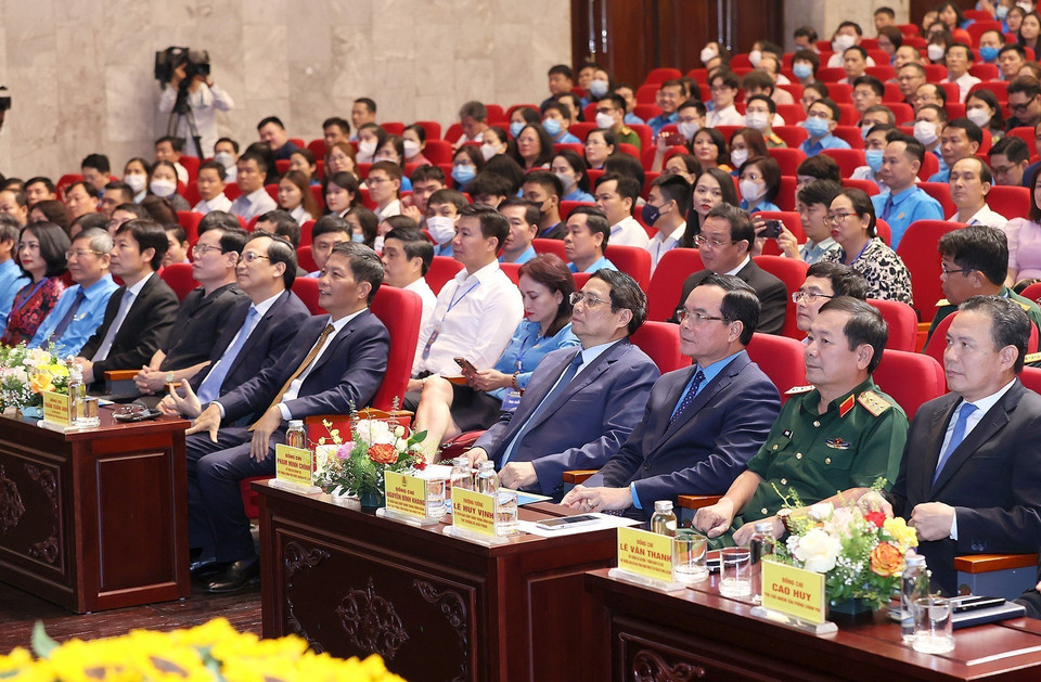 Thủ tướng Phạm Minh Chính và Trưởng Ban Kinh tế Trung ương Trần Tuấn Anh cùng các đại biểu dự lễ phát động. (Ảnh: Dương Giang/TTXVN)