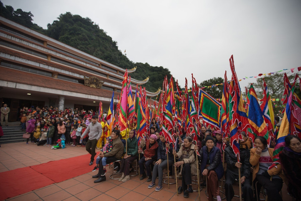 Quang cảnh buổi lễ khai hội chùa Tiên. (Ảnh: Trọng Đạt/TTXVN)