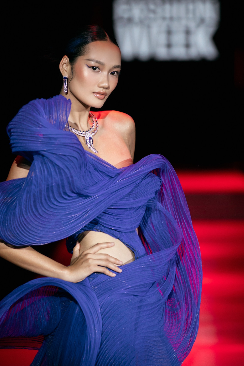 Ngắm các thiết kế độc đáo trong bộ sưu tập "Khói." (Ảnh: CTV/Vietnam+)