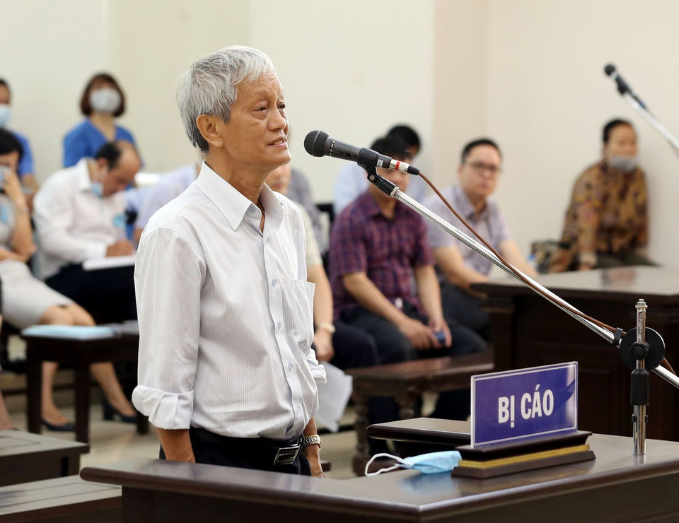 Bị cáo Lâm Nguyên Khôi khai báo trước tòa. (Ảnh: Phạm Kiên/TTXVN)