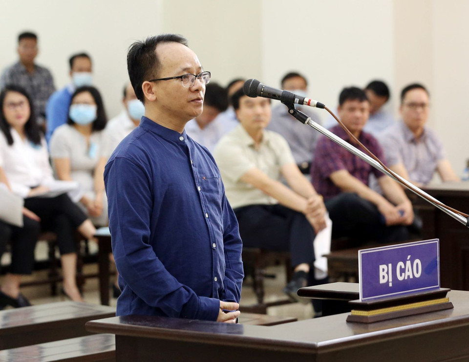 Bị cáo Nguyễn Thanh Chương khai báo trước tòa. (Ảnh: Phạm Kiên/TTXVN)