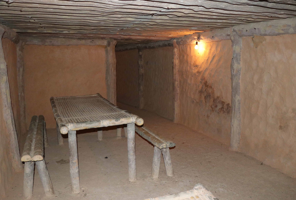 Đường hầm xuyên núi nối giữa hai lán làm việc của Tổng tư lệnh Võ Nguyên Giáp và Tham mưu trưởng Hoàng Văn Thái. (Ảnh: Xuân Tiến/TTXVN)