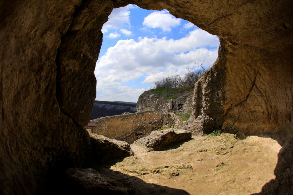  Chufut-Kale được ví là thành phố hang động, một trong những di tích thú vị nhất trên bán đảo Crimea. (Ảnh: Trần Hiếu/TTXVN)