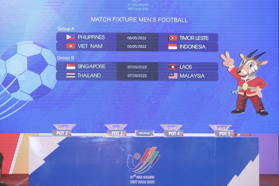 Môn bóng đá nam diễn ra từ 6/5 đến 22/5 - kéo dài nhất Đại hội, trên sân Mỹ Đình, Việt Trì và Thiên Trường. Việt Nam chơi trận khai mạc gặp Indonesia ngày 6/5, sau đó ba ngày thầy trò Park Hang-seo gặp Philippines. Một ngày sau lễ khai mạc, Việt Nam gặp Myanmar. Còn ở lượt cuối ngày 15/5, đội gặp Timor Leste. (Ảnh: Minh Quyết/TTXVN)