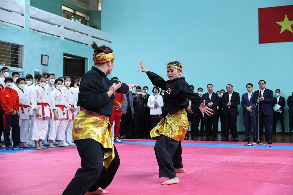 Thủ tướng Phạm Minh Chính kiểm tra công tác luyện tập tại Trung tâm Huấn luyện thể thao quốc gia. (Ảnh: Dương Giang/TTXVN)