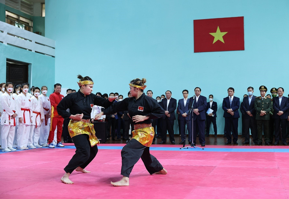 Thủ tướng Phạm Minh Chính kiểm tra công tác luyện tập tại Trung tâm Huấn luyện thể thao quốc gia. (Ảnh: Dương Giang/TTXVN)