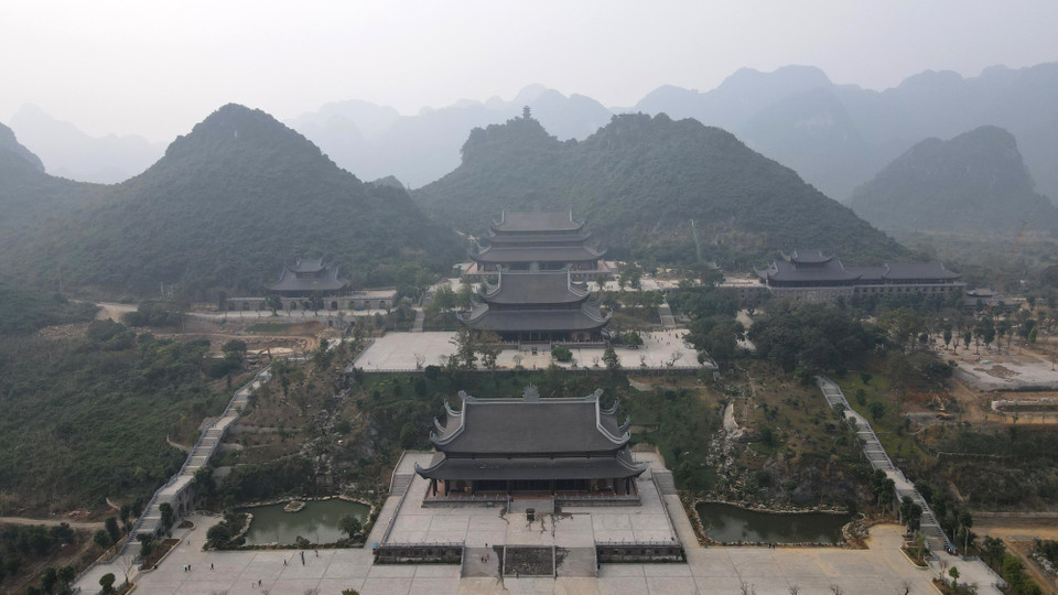 Toàn cảnh quần thể chùa Tam Chúc nhìn từ trên cao. (Ảnh: Xuân Mai/Vietnam+)