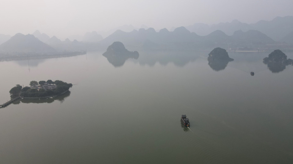 Quang cảnh hồ Tam Chúc nhìn từ trên cao. (Ảnh: Xuân Mai/Vietnam+)