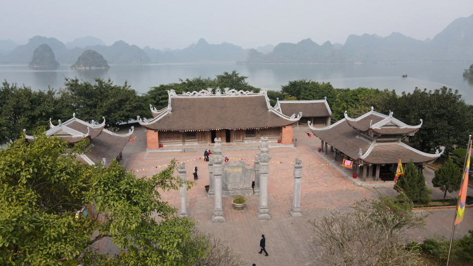 Đình Tam Chúc hiện nay là công trình kiến trúc được phục dựng giữa lòng hồ Tam Chúc, mang kiến trúc đặc trưng của đình làng Bắc Bộ. (Ảnh: Xuân Mai/Vietnam+)