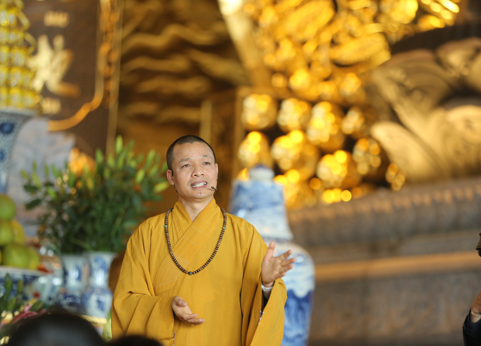 Phó Trụ trì chùa Tam Chúc, Thượng tọa Thích Minh Quang. (Ảnh: Xuân Mai/Vietnam+)