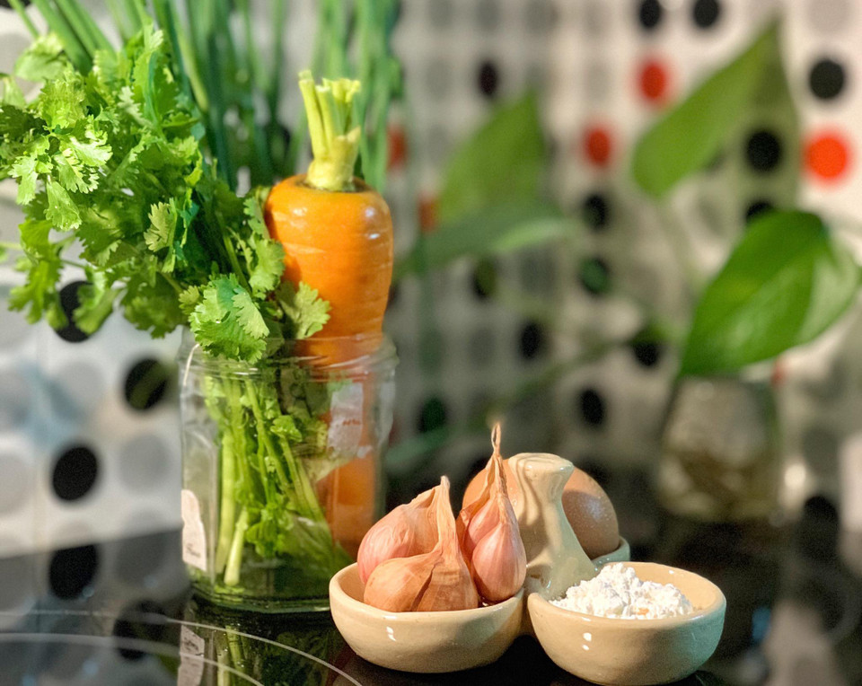 Các nguyên liệu làm tăng thêm hương vị hấp dẫn cho món súp. (Ảnh: Đậu Đậu/Vietnam+)