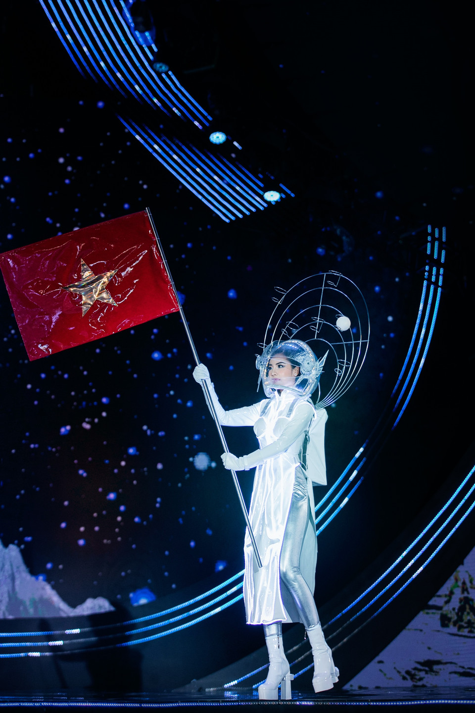 Tại đêm Chung kết, người dân khu vực đèo Prenn, huyện Đức Trọng, huyện Di Linh, các tỉnh thành lân cận và du khách sẽ được xem trực tiếp màn bắn pháo hoa mãn nhãn. Hoạt động bắn pháo hoa hấp dẫn này sẽ diễn ra trong 15 phút với 150 dàn bắn. (Ảnh: BTC)