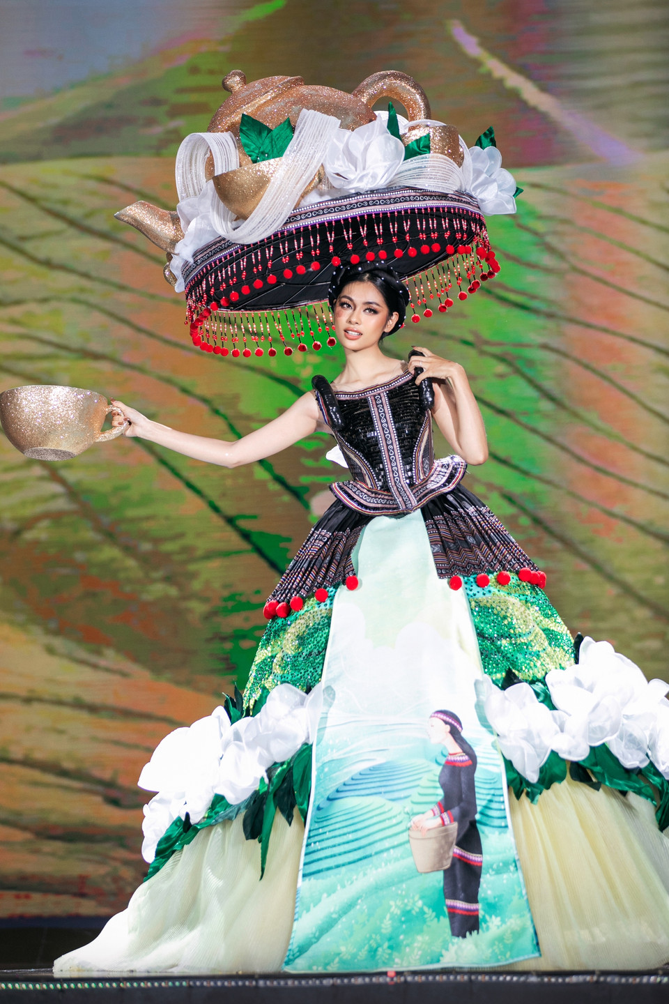 Nhiều thiết kế có cấu trúc lớn, khối lượng nặng nhưng vẫn được các thí sinh chinh phục bằng sự nỗ lực và cố gắng. (Ảnh: BTC)