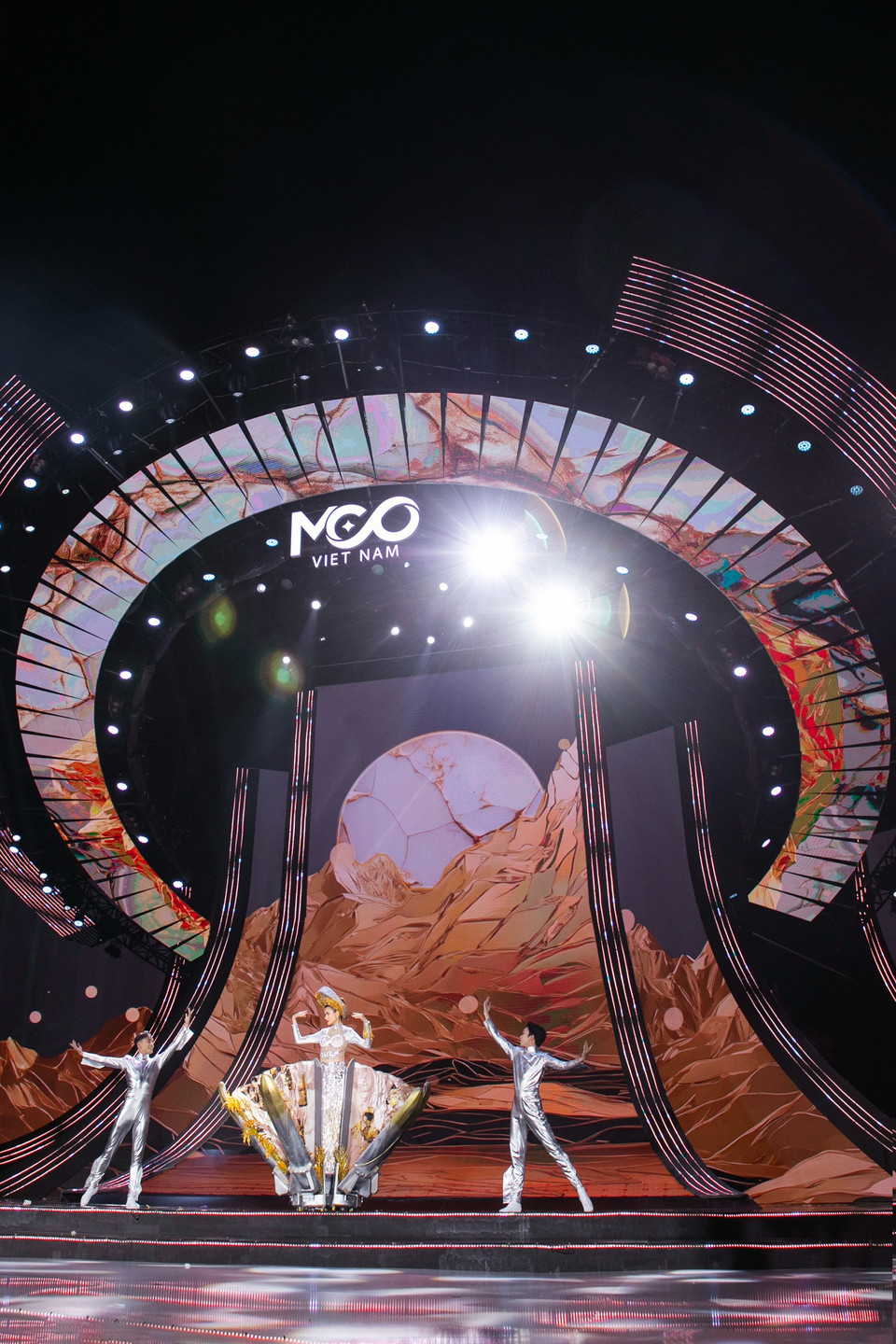 Đêm Chung kết và trình diễn pháo hoa chào năm mới sẽ diễn ra vào 31/12, tại Đà Lạt, Lâm Đồng. Tân hoa hậu đăng quang cũng là thời khắc giao thừa đón chào năm mới 2024. (Ảnh: BTC)