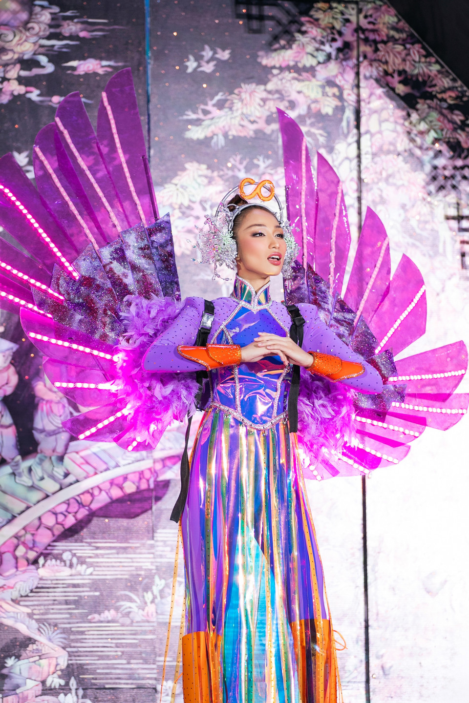 Các phần thi quan trọng trong đêm Bán kết như: hô tên, tỉnh thành và giới thiệu bản thân; trình diễn bikini; trình diễn trang phục dạ hội; trình diễn trang phục dân tộc. (Ảnh: BTC)